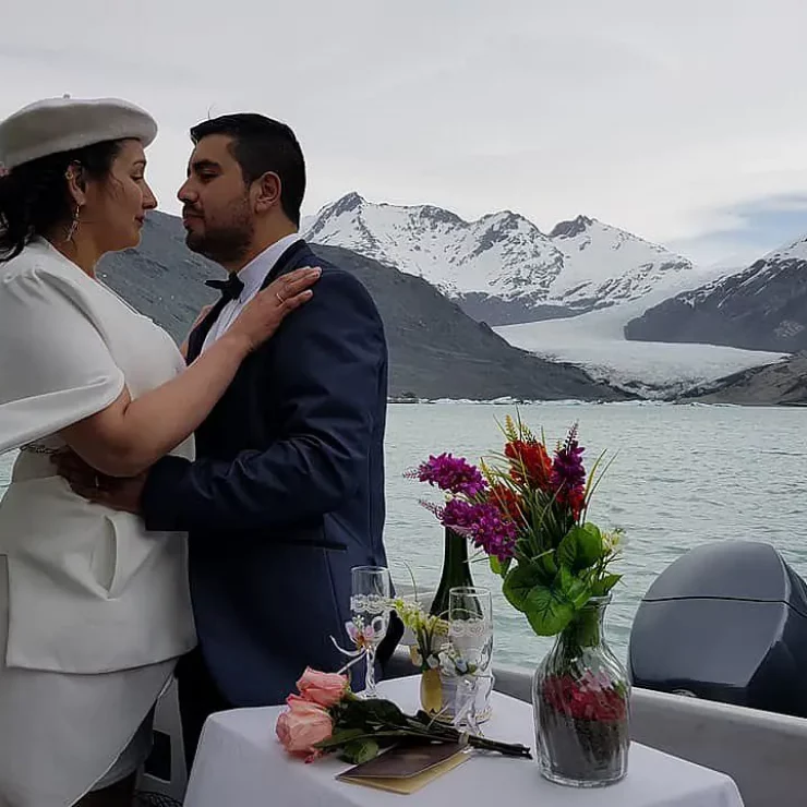 El primer Matrimonio con el Glaciar O’Higgins como testigo.