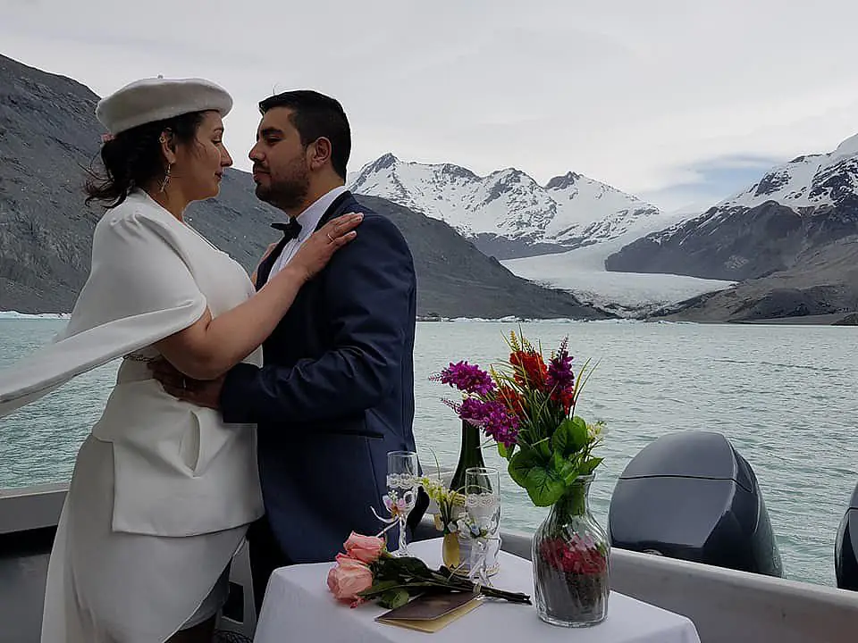 El primer Matrimonio con el Glaciar O’Higgins como testigo.